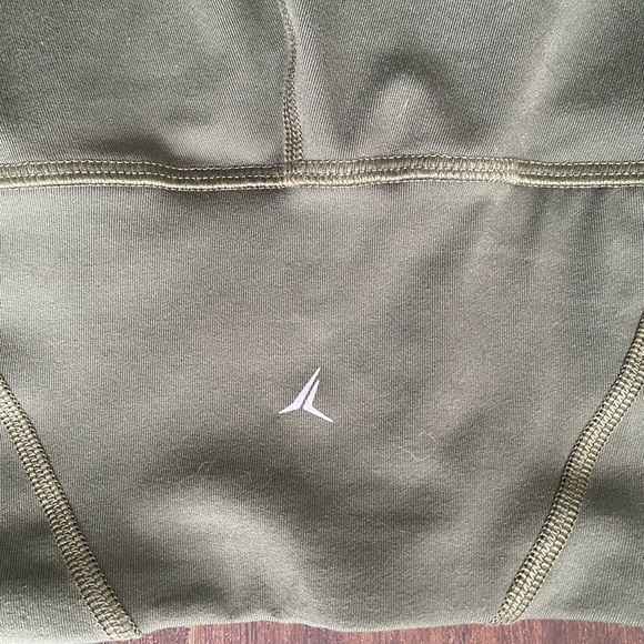 Old Navy Green Elevate Leggings Size XS - Picture 7 of 9